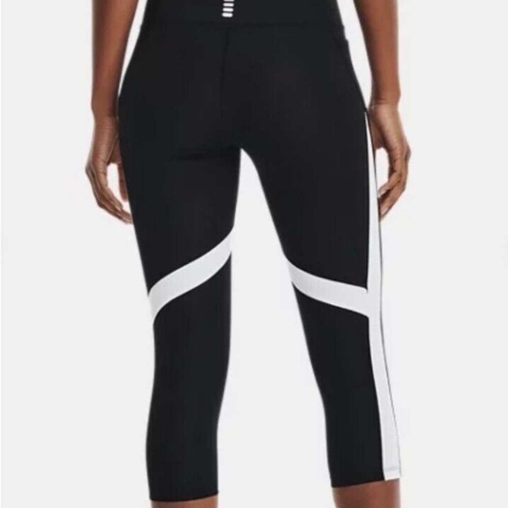 Womens Under Armour Black Compression  Capri Leggings Size Medium